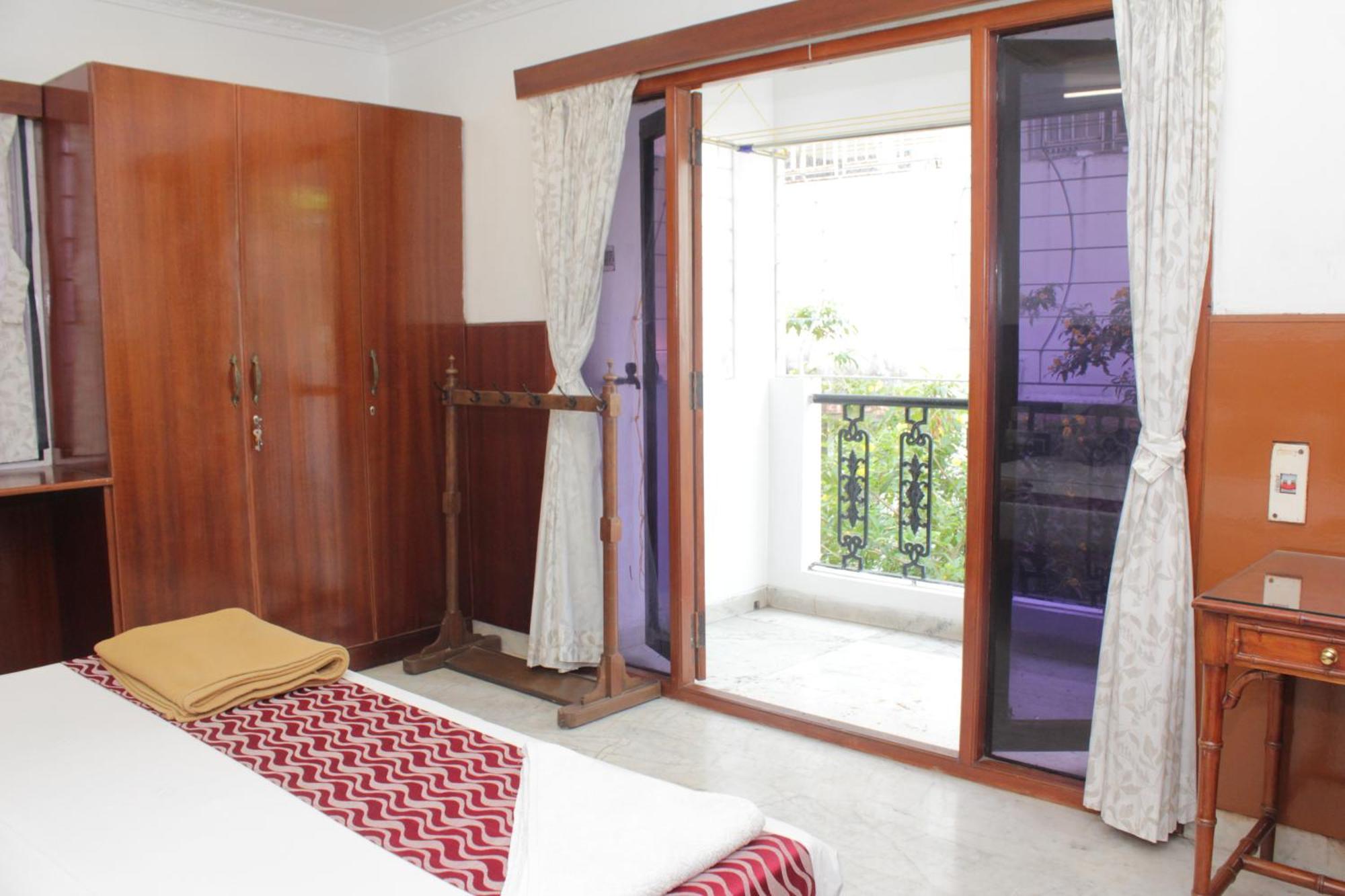 Bed and Breakfast Happy Planet Madrás Exterior foto