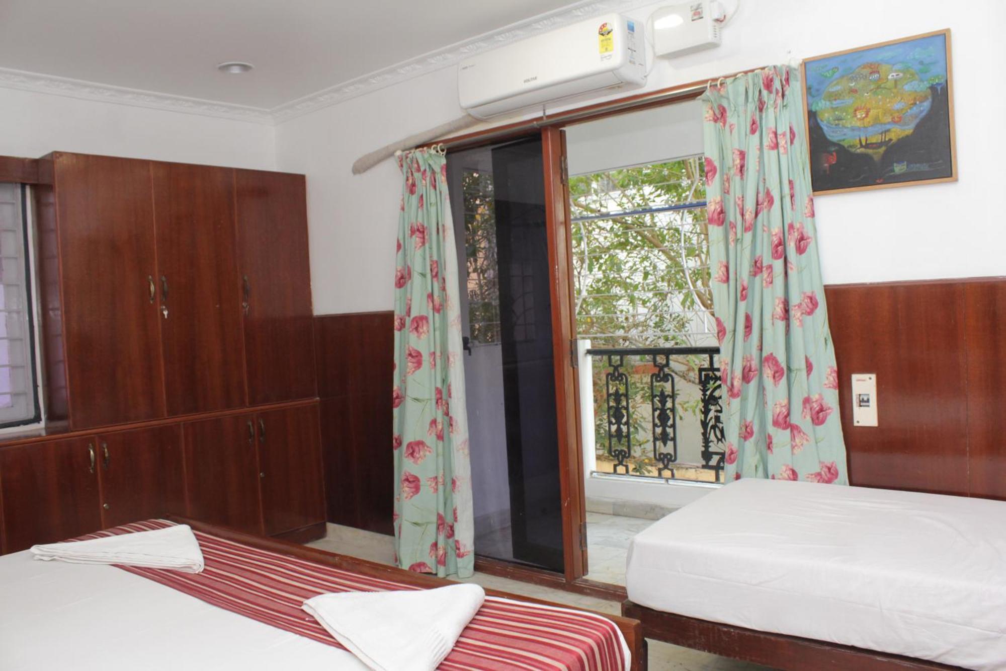 Bed and Breakfast Happy Planet Madrás Exterior foto