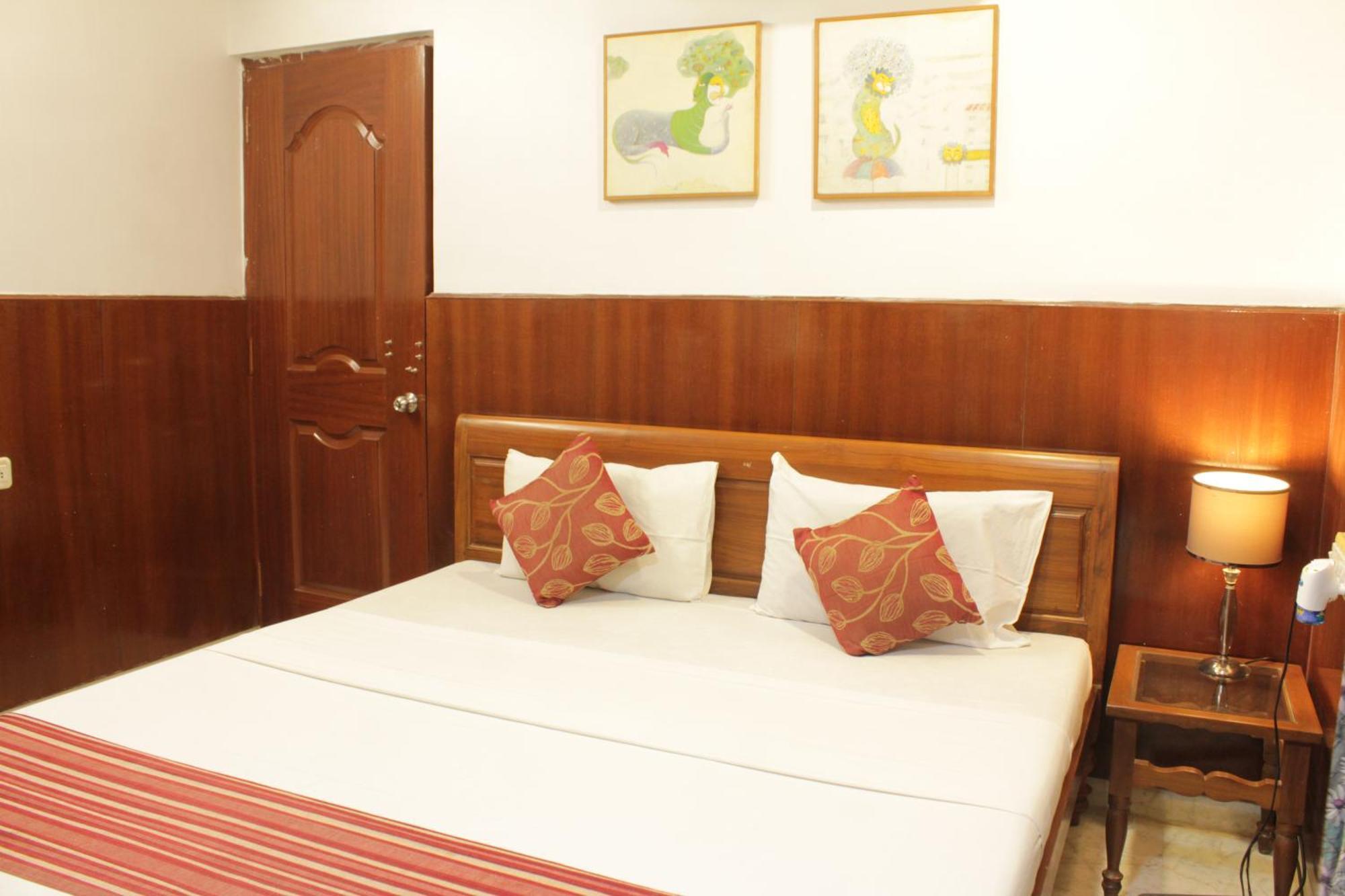 Bed and Breakfast Happy Planet Madrás Exterior foto