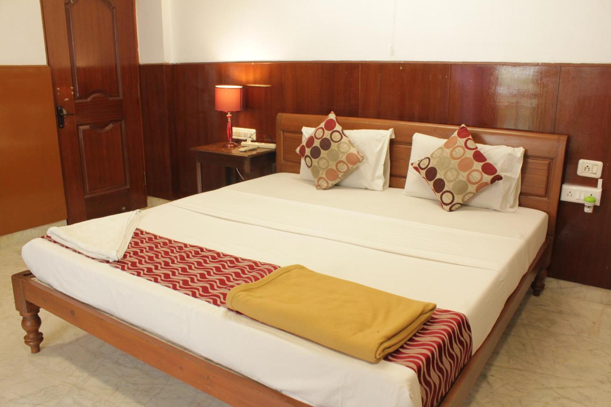 Bed and Breakfast Happy Planet Madrás Exterior foto