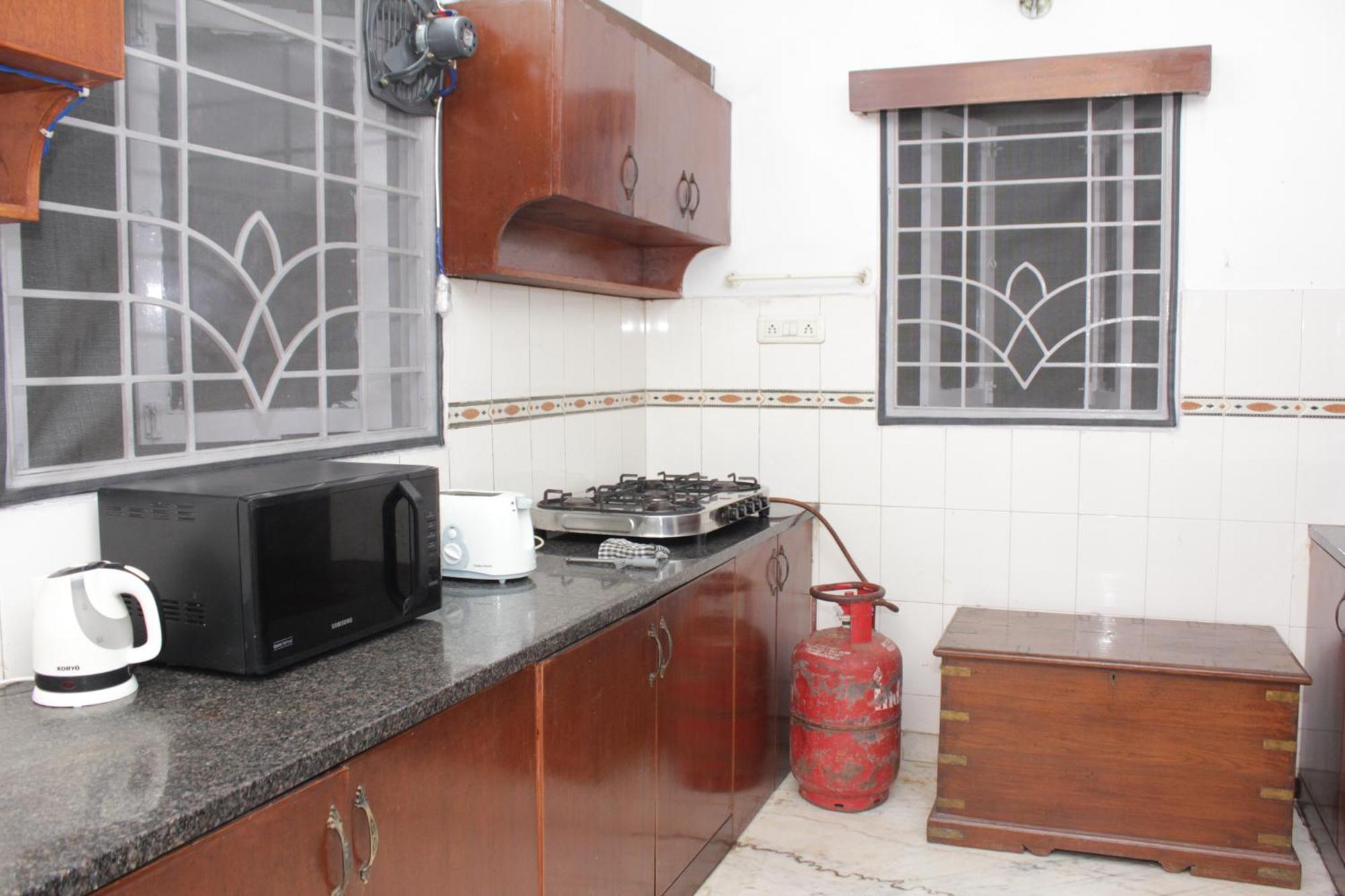 Bed and Breakfast Happy Planet Madrás Exterior foto